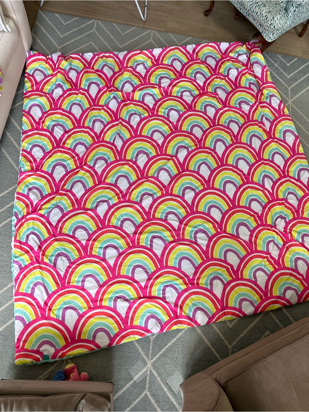 Pillowfort Bright Rainbow full size comforter and sham set